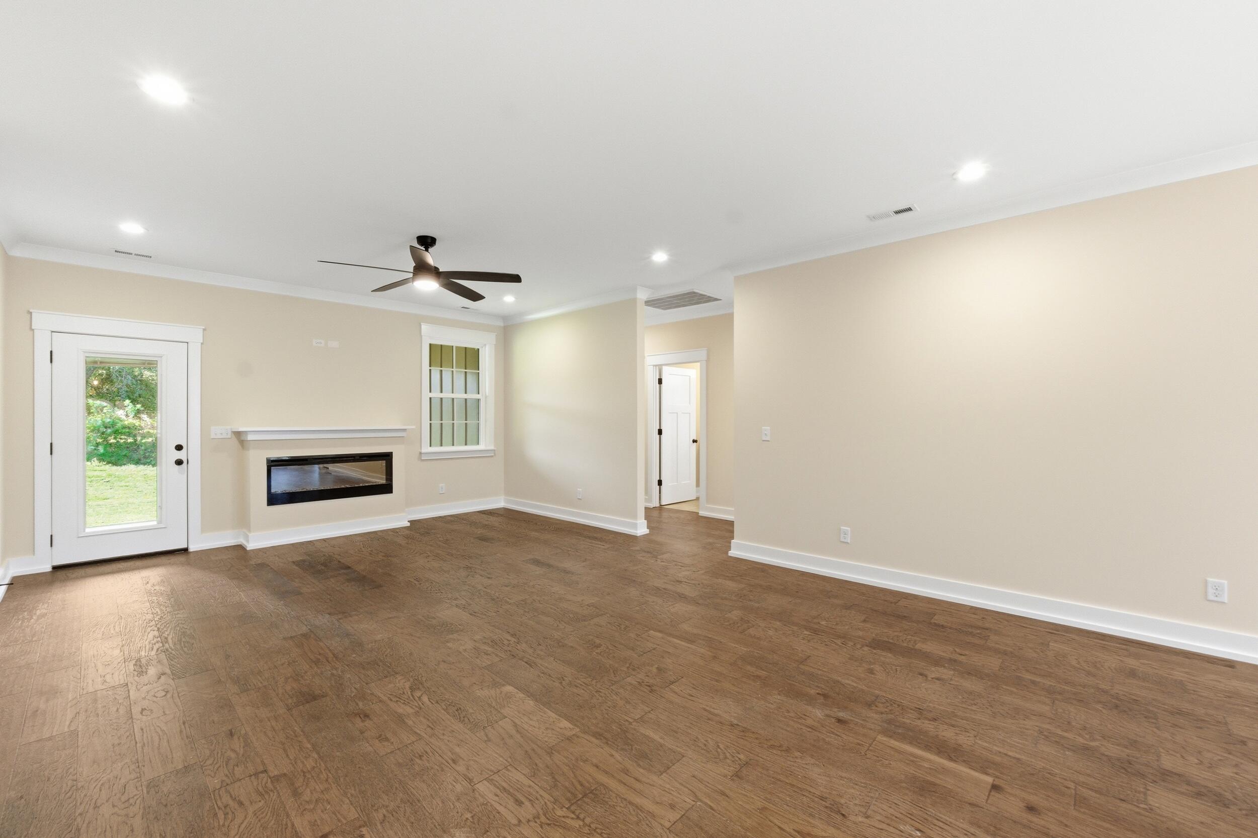 6835 Carnell Way, 10