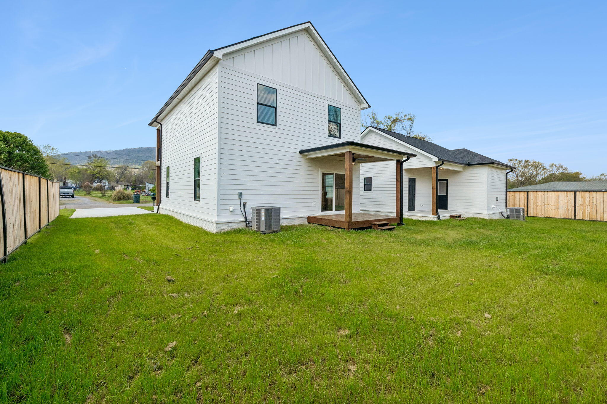 106 N Moss Avenue