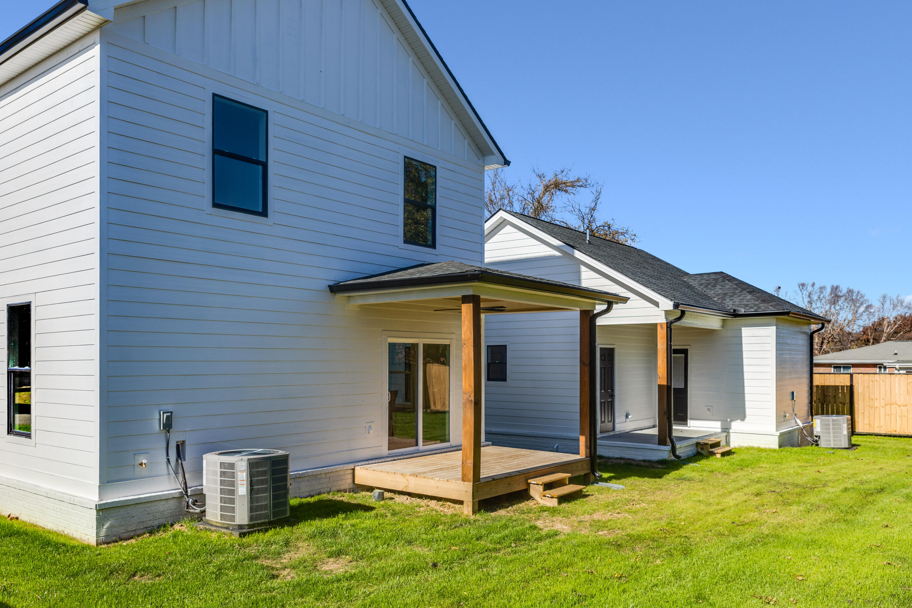 106 N Moss Avenue