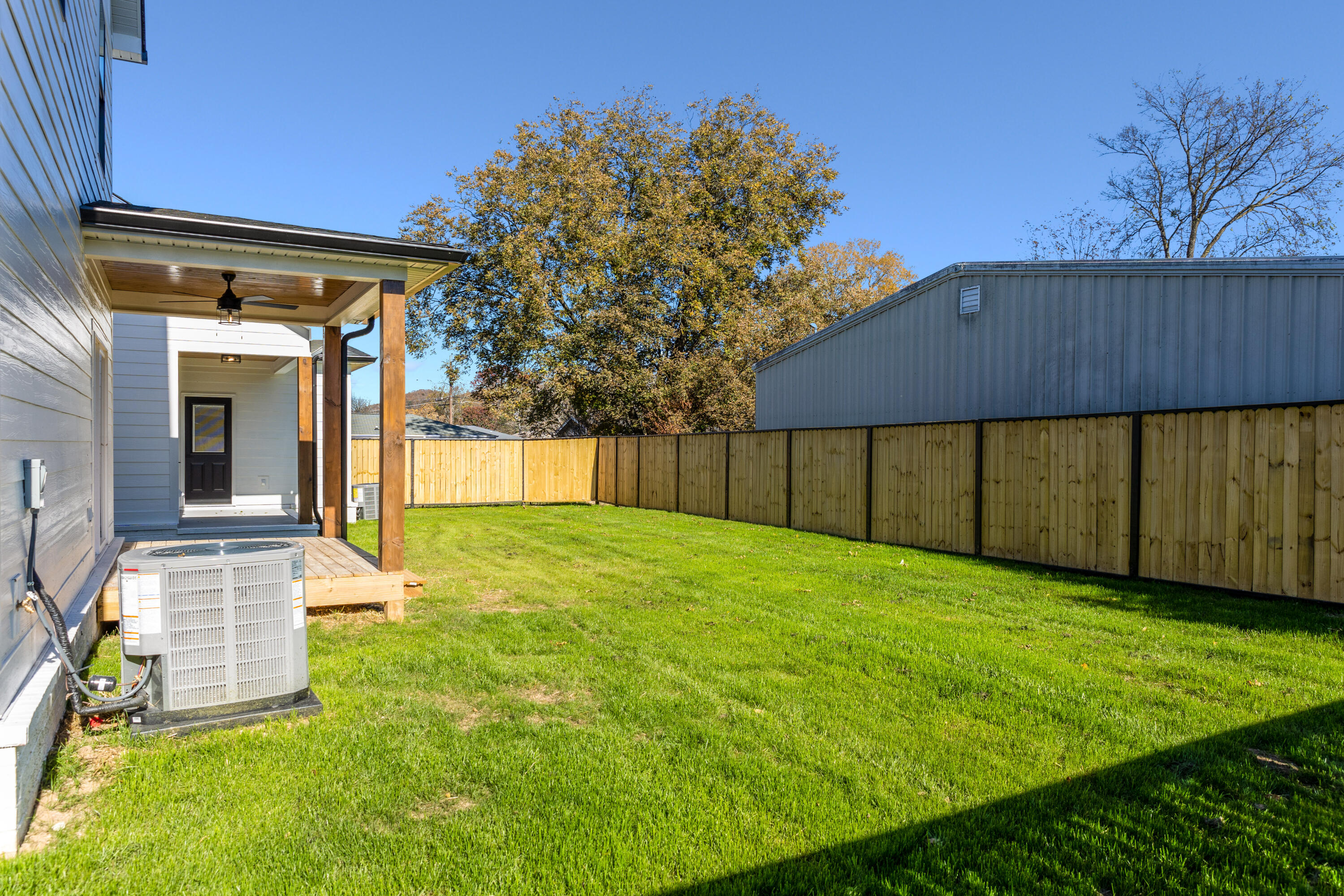106 N Moss Avenue