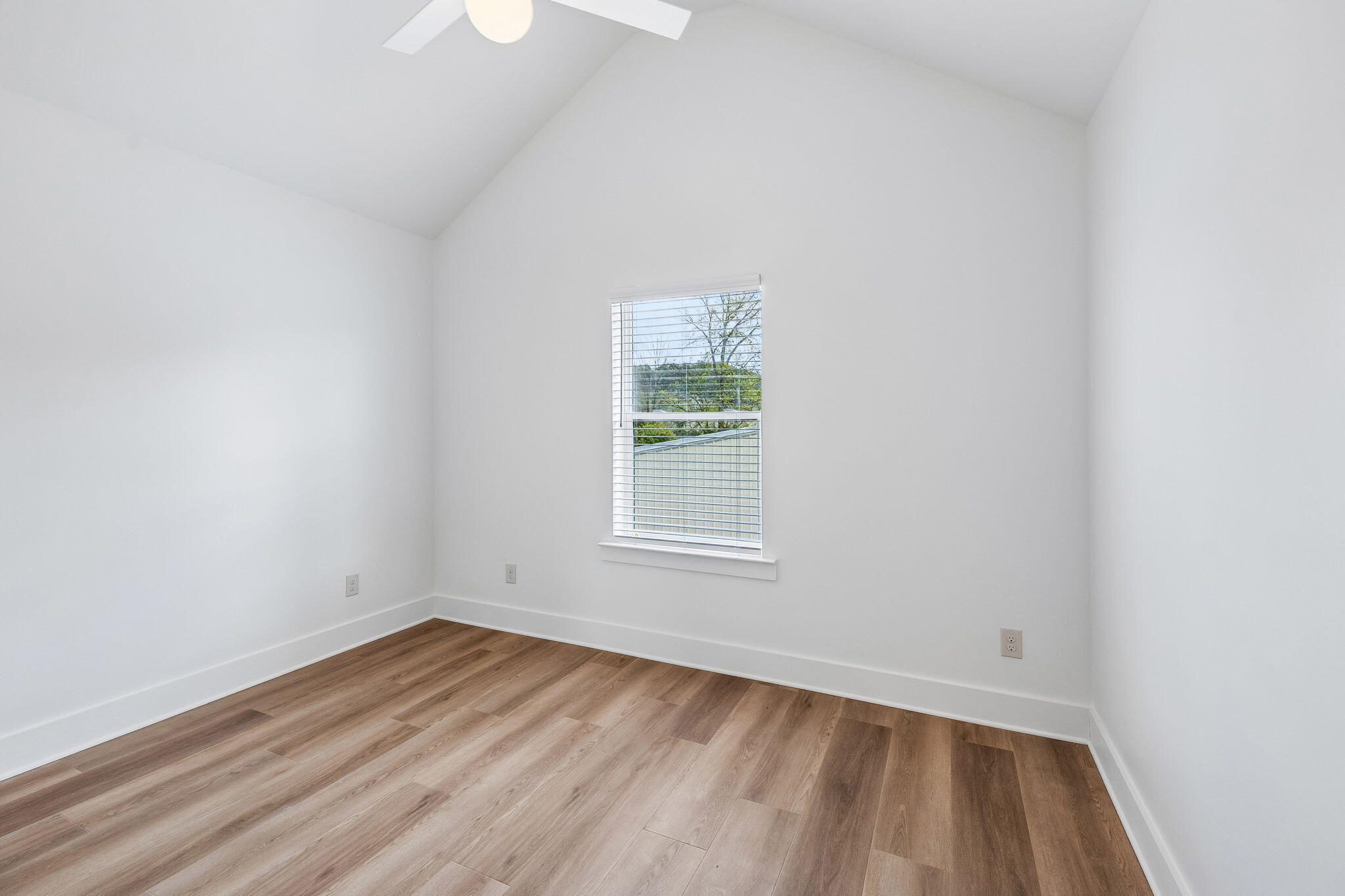 106 N Moss Avenue