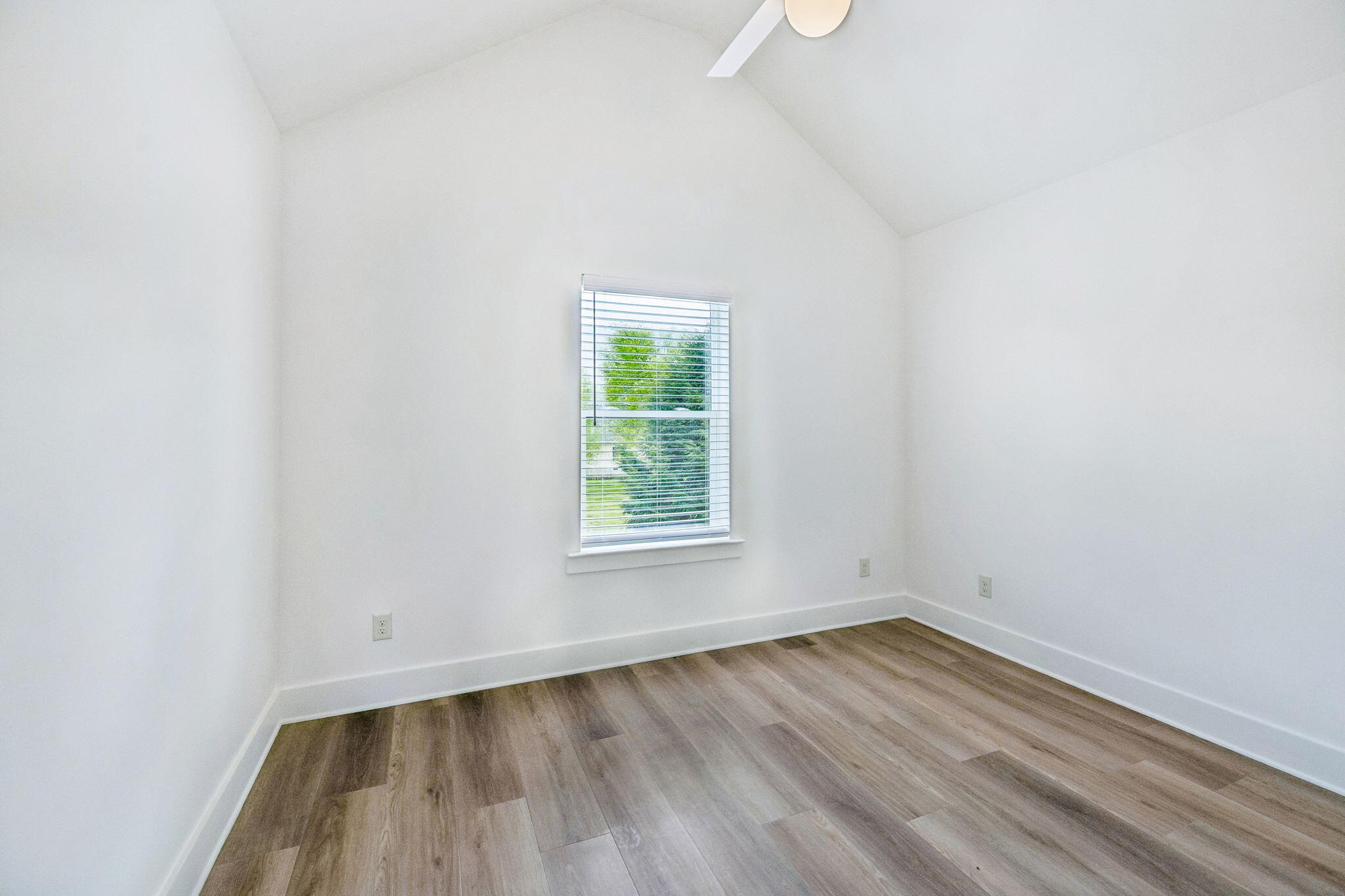 106 N Moss Avenue