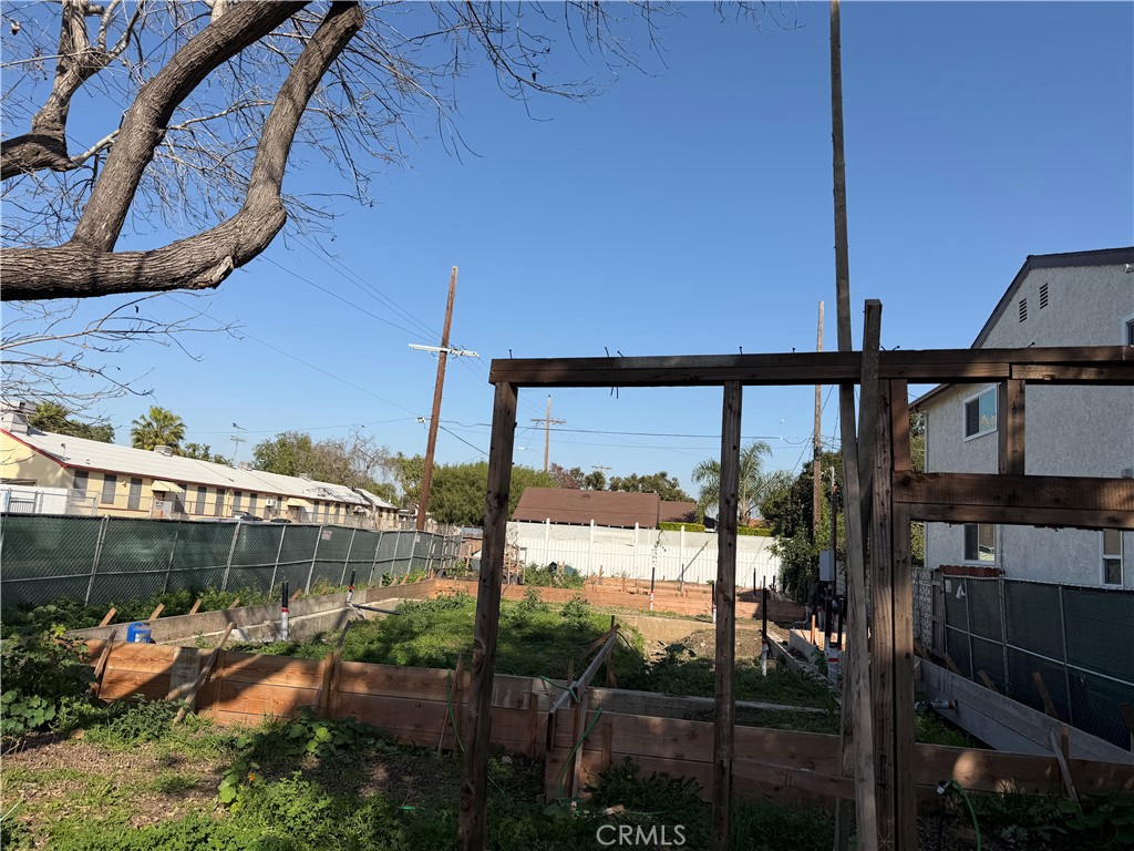 3744 Rosewood Avenue