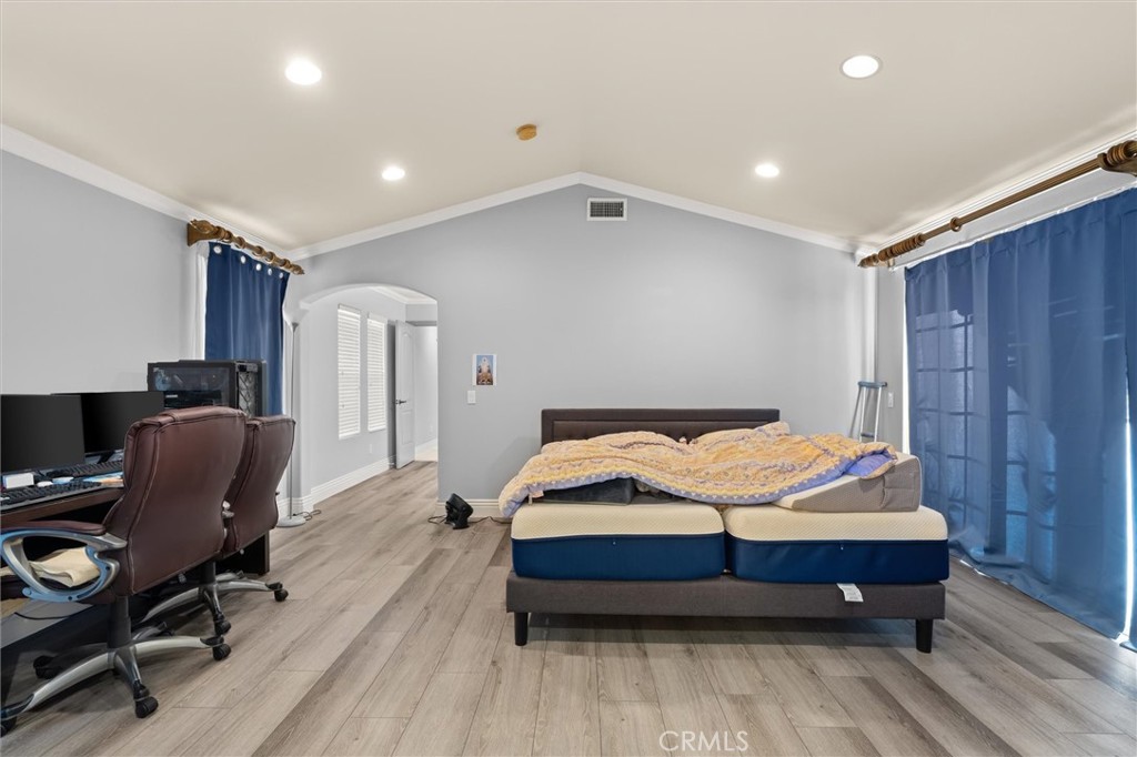 941 Laguna Drive