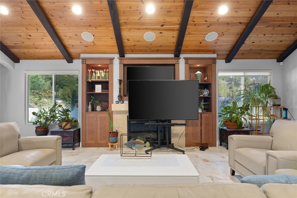 941 Laguna Drive