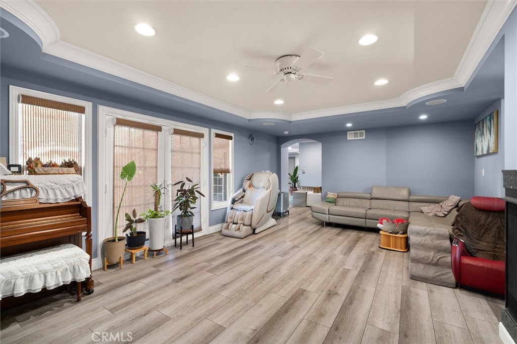 941 Laguna Drive
