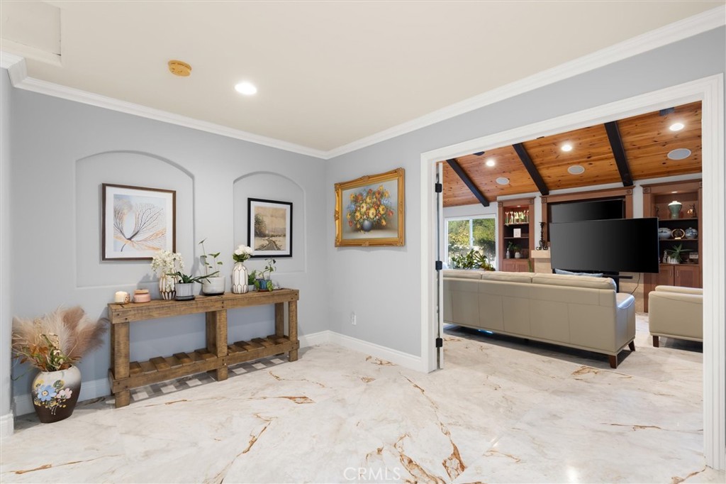 941 Laguna Drive