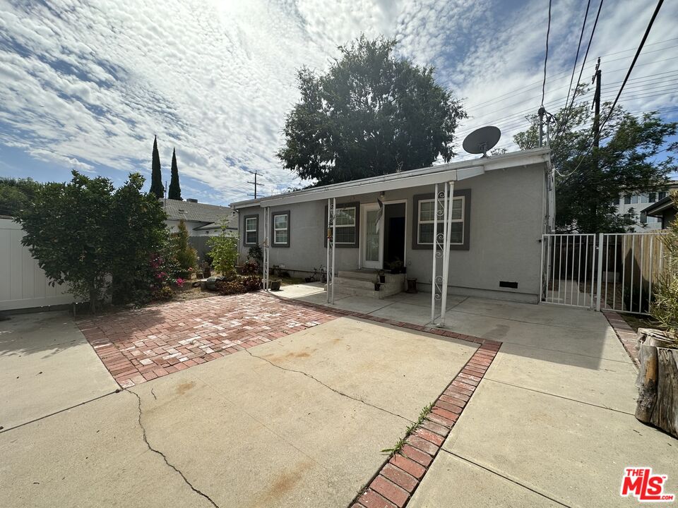17429 Burbank Blvd