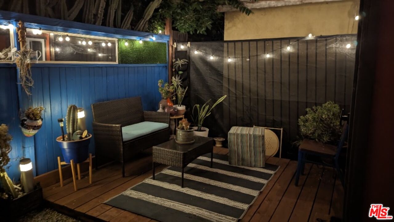 5710 Vineland Avenue