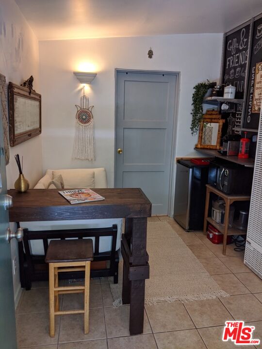 5710 Vineland Avenue