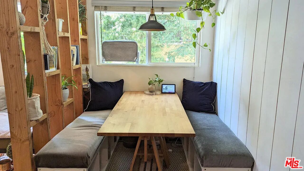 5710 Vineland Avenue