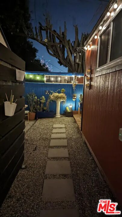 5710 Vineland Avenue