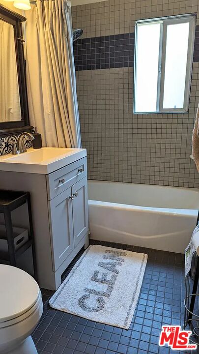 5710 Vineland Avenue