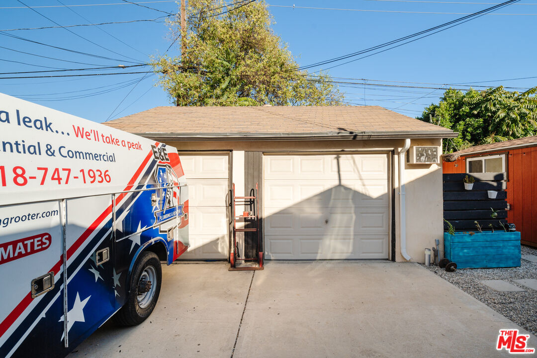 5710 Vineland Avenue