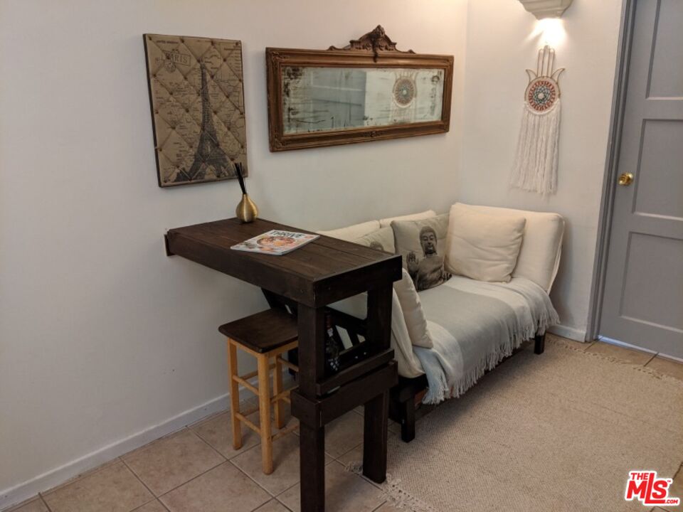 5710 Vineland Avenue