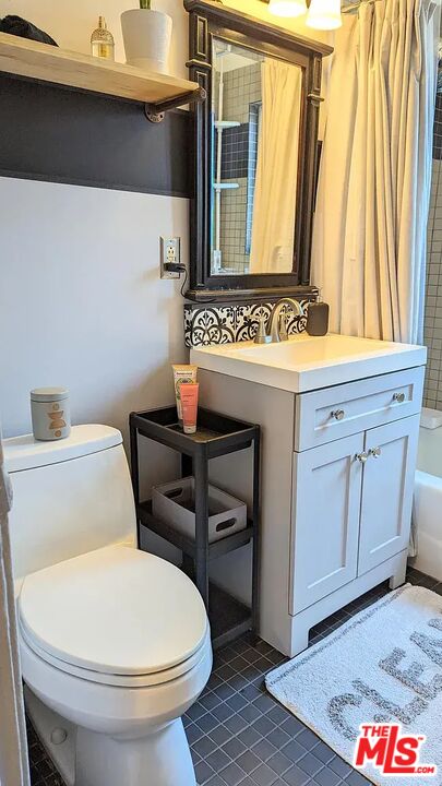 5710 Vineland Avenue