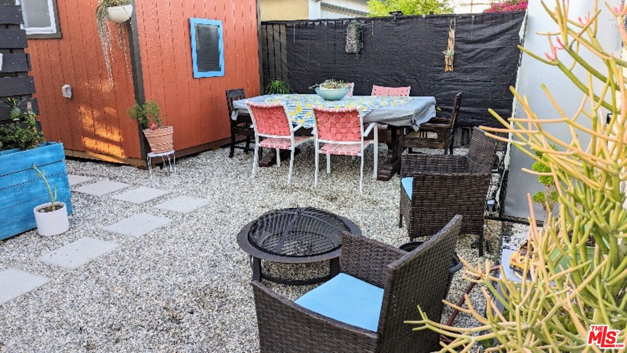 5710 Vineland Avenue