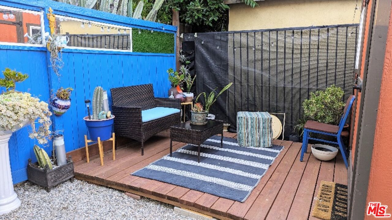 5710 Vineland Avenue