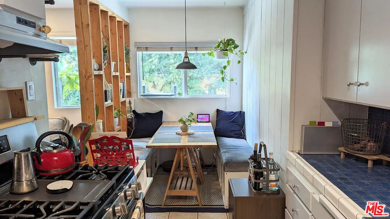 5710 Vineland Avenue