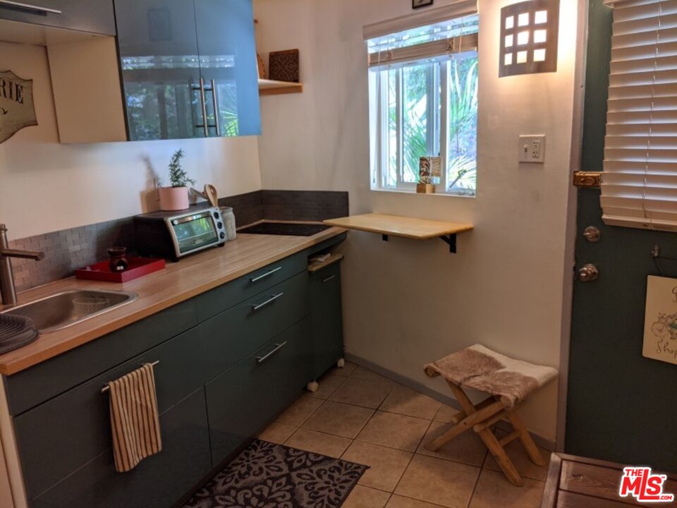 5710 Vineland Avenue