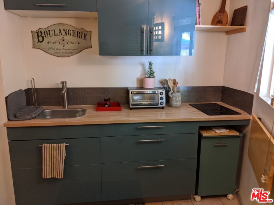 5710 Vineland Avenue