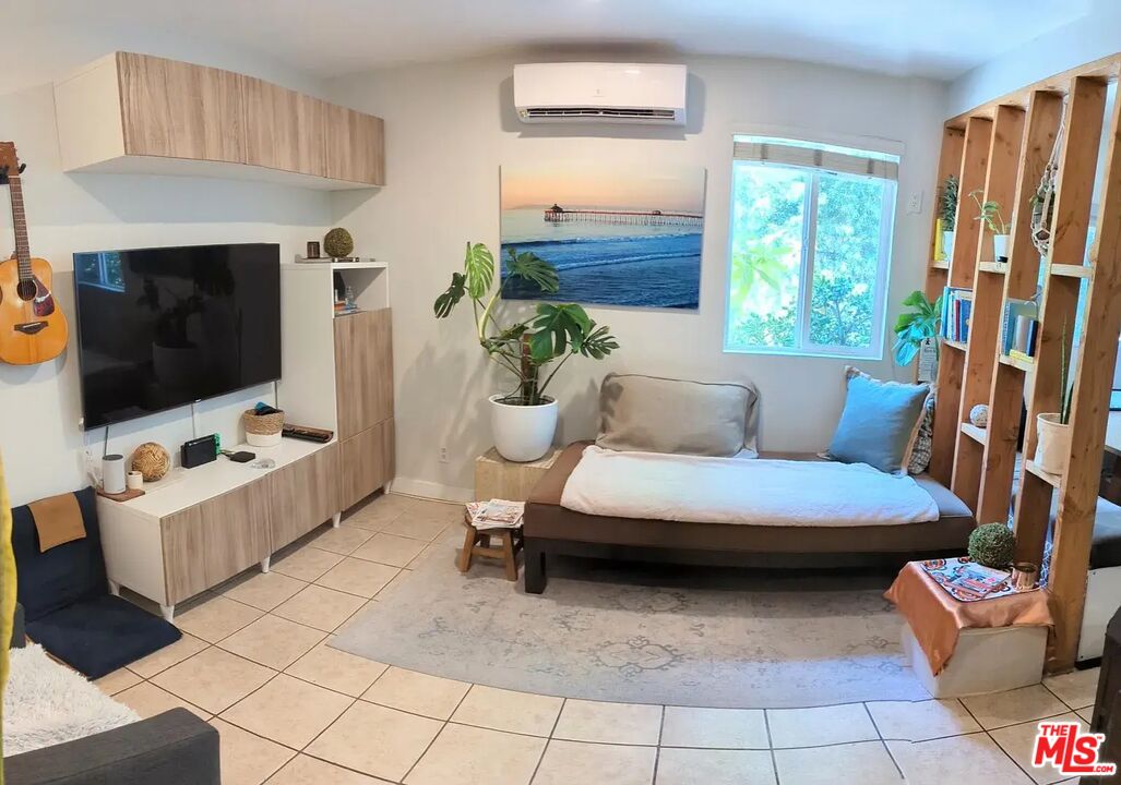 5710 Vineland Avenue