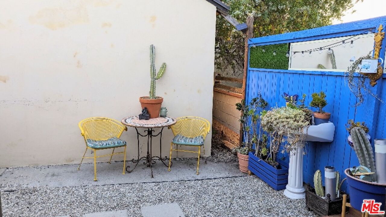 5710 Vineland Avenue