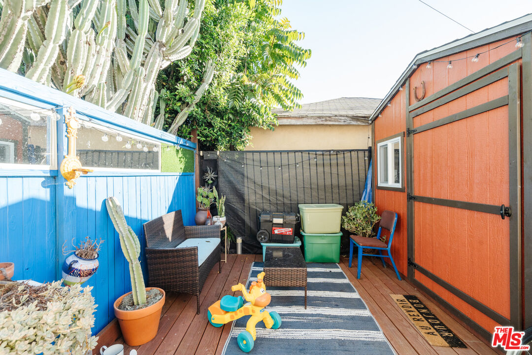 5710 Vineland Avenue