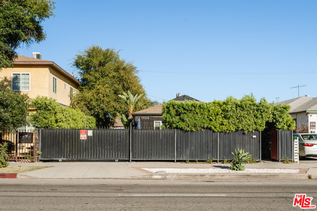 5710 Vineland Avenue