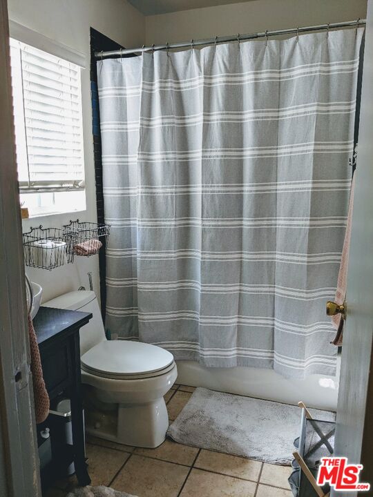 5710 Vineland Avenue