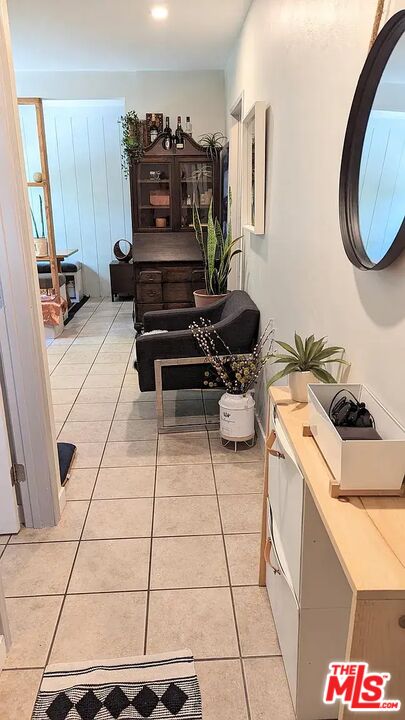 5710 Vineland Avenue