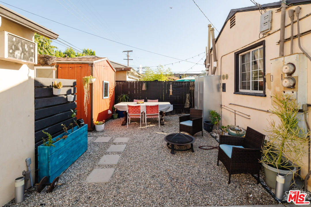 5710 Vineland Avenue