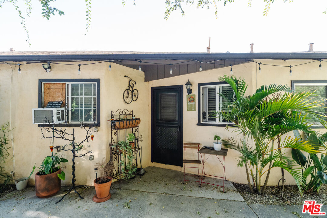 5710 Vineland Avenue