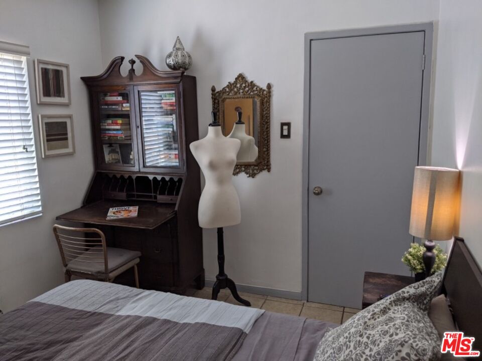 5710 Vineland Avenue