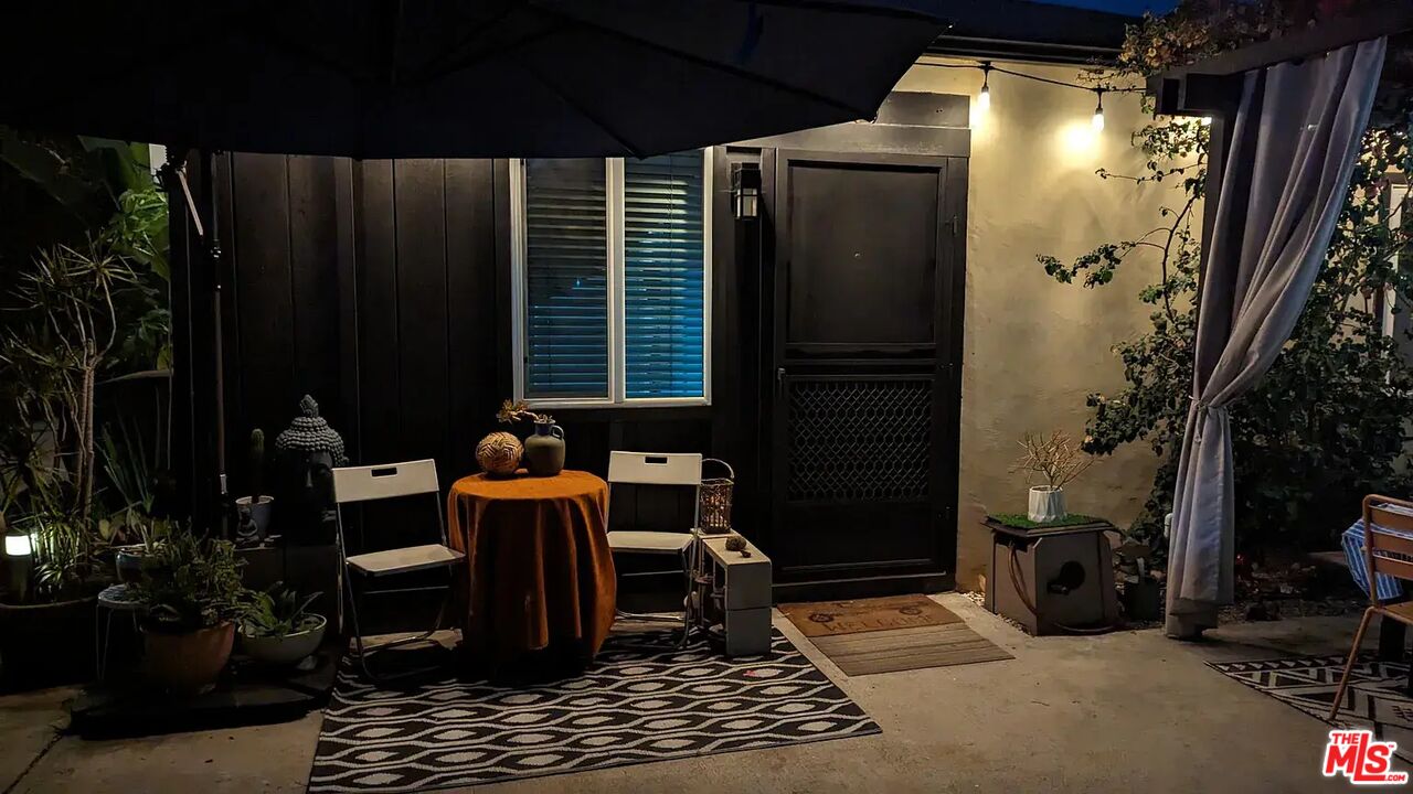 5710 Vineland Avenue