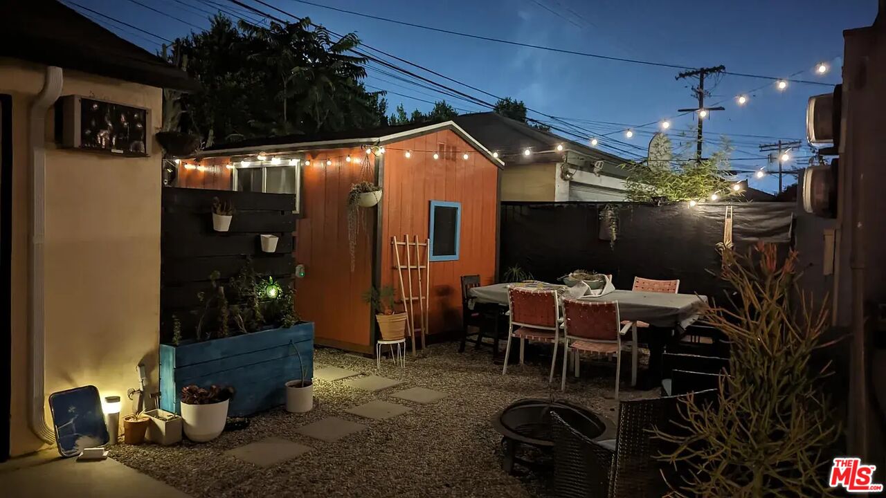 5710 Vineland Avenue