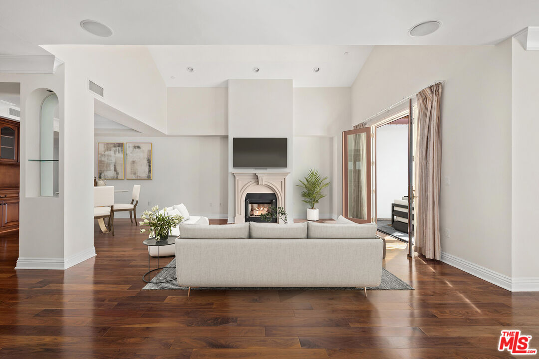 261 S. Reeves Drive, Penthouse 7