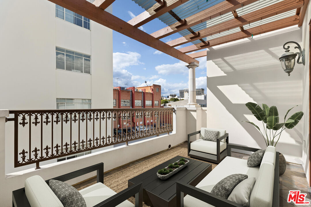 261 S. Reeves Drive, Penthouse 7