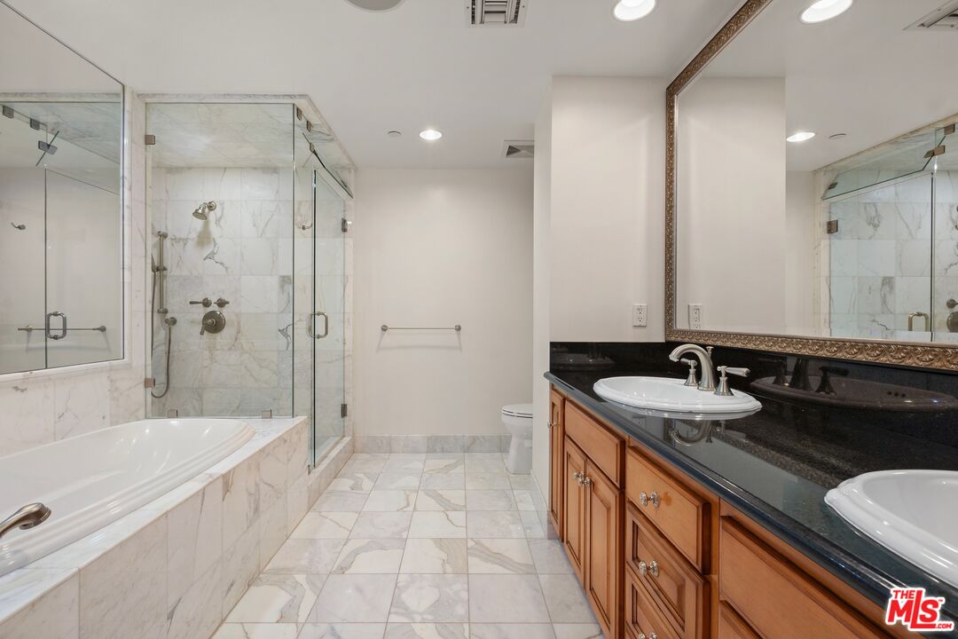 261 S. Reeves Drive, Penthouse 7