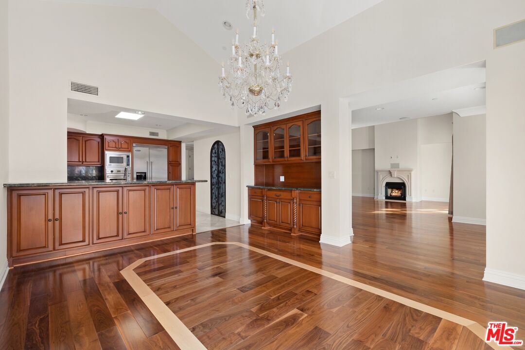 261 S. Reeves Drive, Penthouse 7