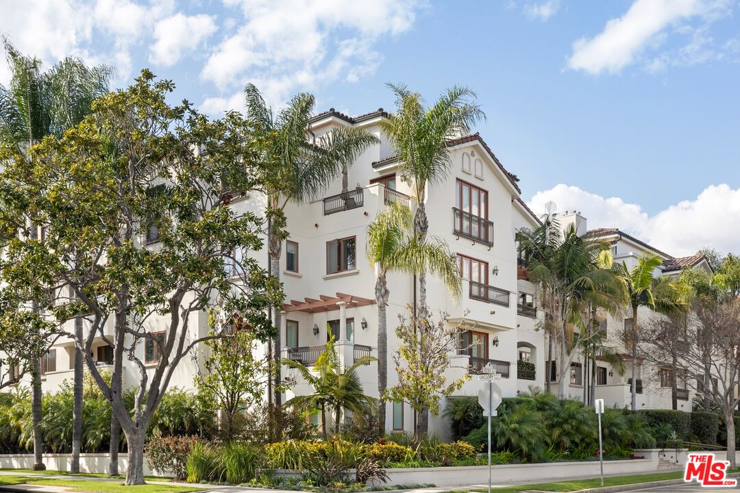 261 S. Reeves Drive, Penthouse 7