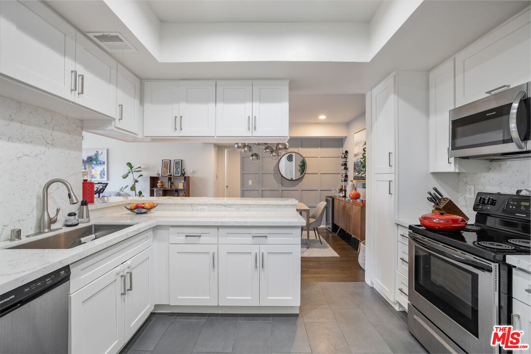 1833 Fairburn Ave Unit: 202