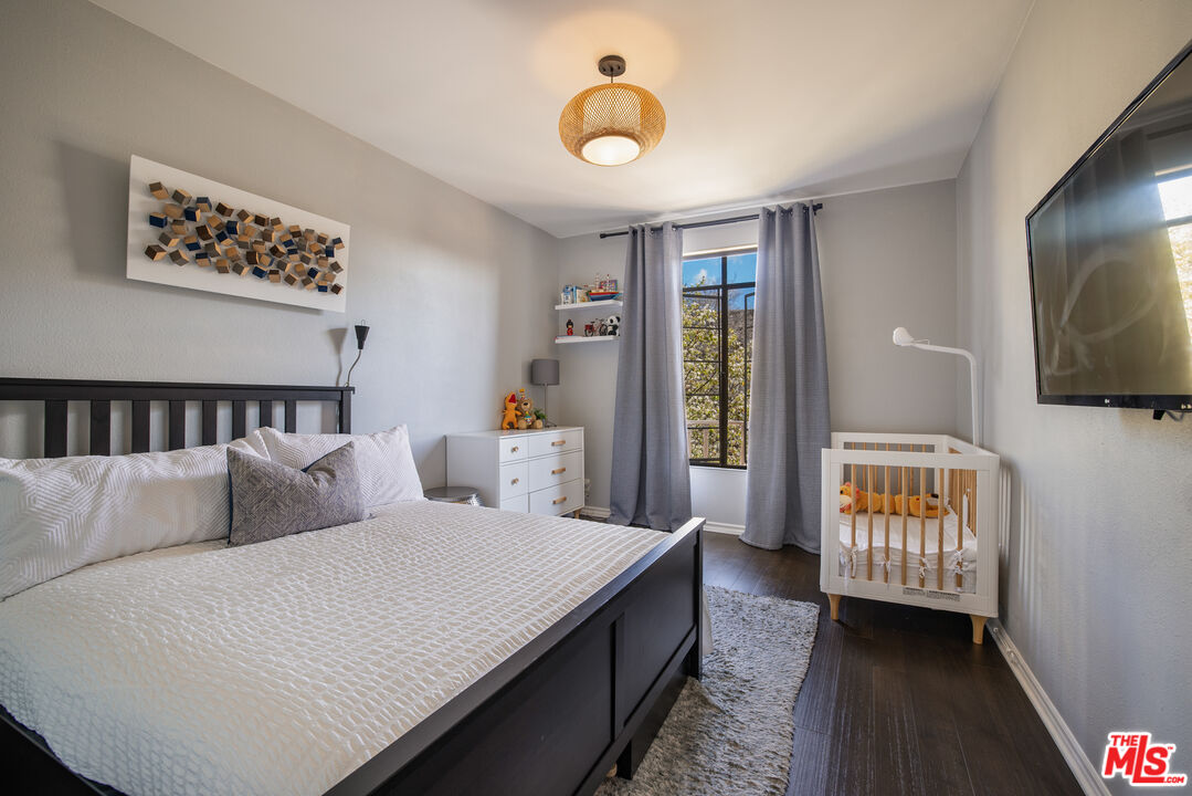 1833 Fairburn Ave Unit: 202