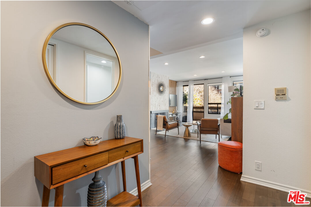 1833 Fairburn Ave Unit: 202