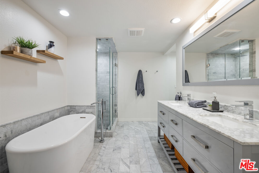 1833 Fairburn Ave Unit: 202