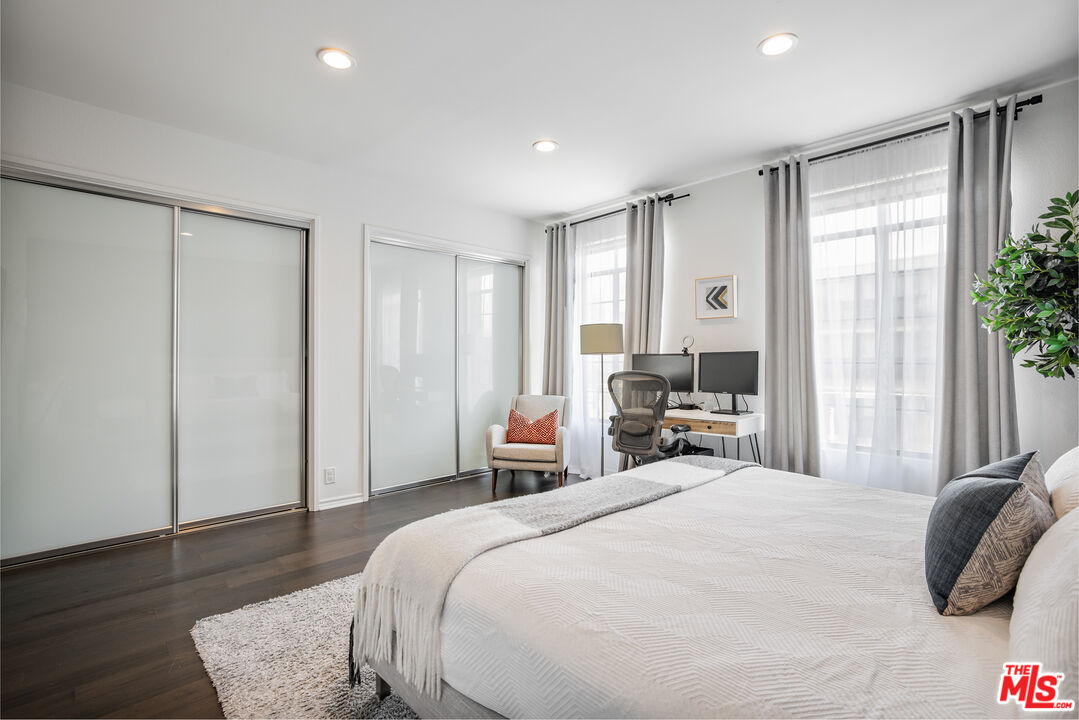 1833 Fairburn Ave Unit: 202