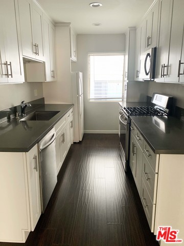 142 N. Clark Drive, No. 8