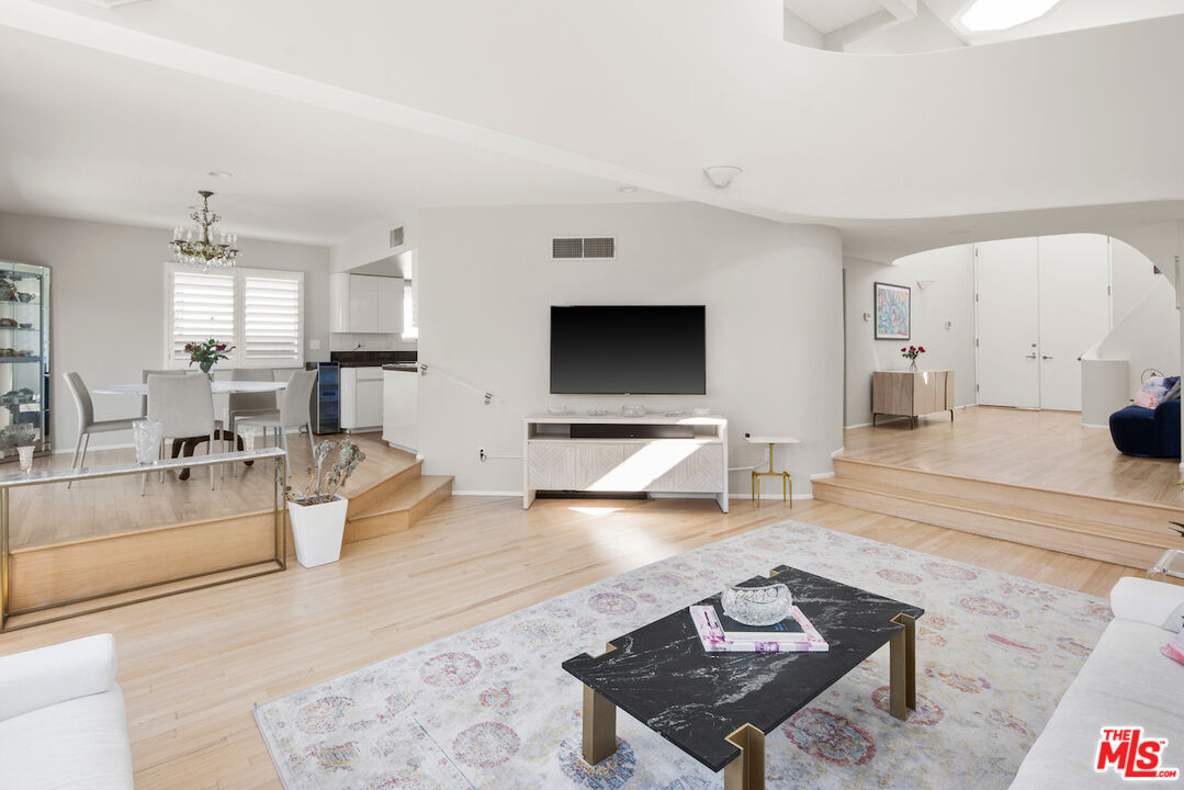 2313 Amherst Ave