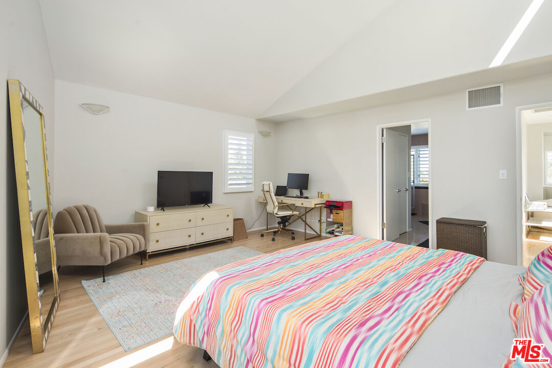 2313 Amherst Ave