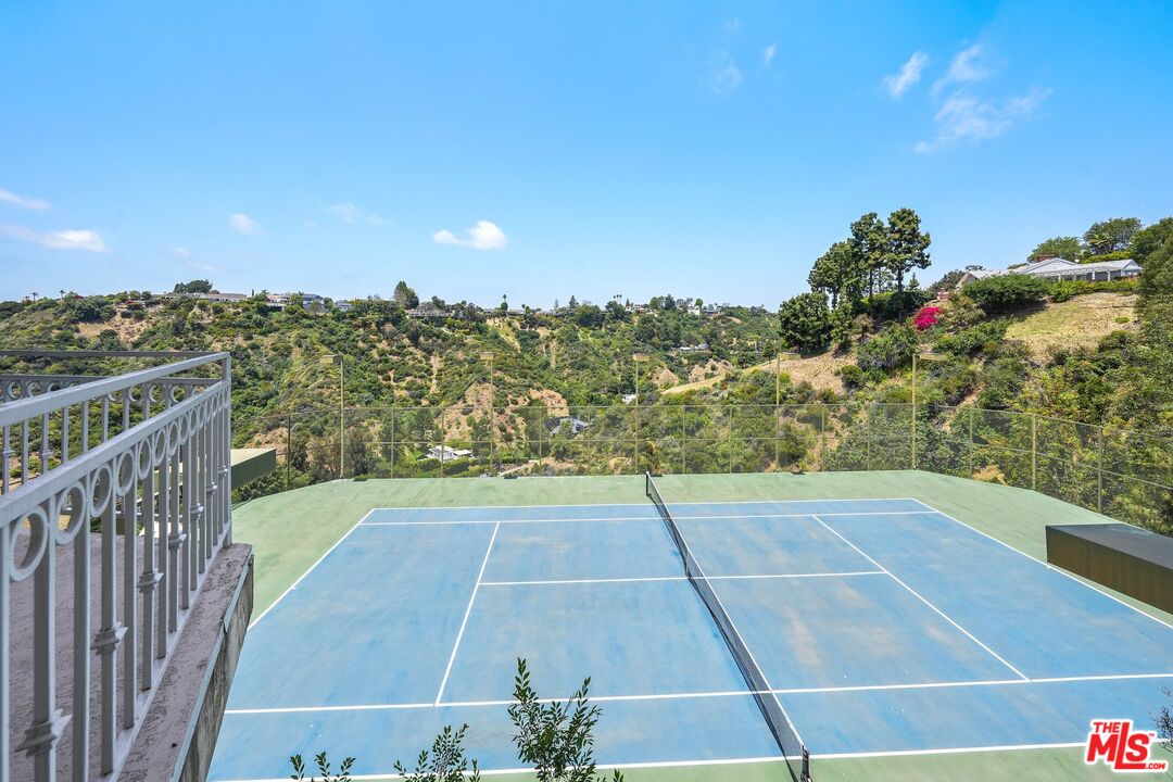 1991 Stradella Road